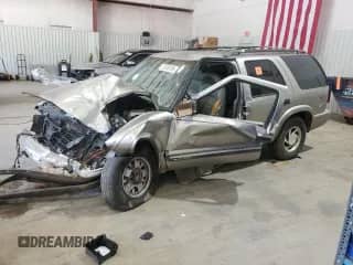 2000 Chevrolet Blazer LS с VIN 1GNDT13W4Y2220764, выставлен на аукционе Copart как лот 53269705 с пробегом Не указан миль и Списание • Salvage title. История ставок и продаж доступна на DreamBid. Изображение 1.