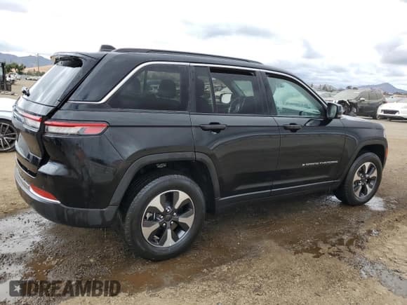 ✅ 2023 Jeep Grand Cherokee • VIN: 1C4RJYB67PC624360 • Lot: 71797794. Listed on Copart with 20,381 mi. Free auction sales archive from the USA and detailed vehicle history report at DreamBid. Image 3.