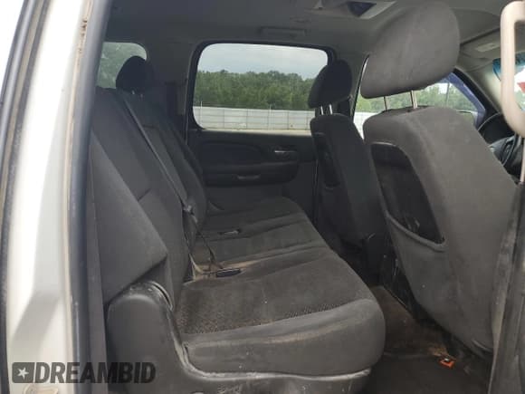 ✅ 2008 Chevrolet Suburban 3LT • VIN: 1GNFC16J98J220502 • Lot: 70514685. Listed on Copart with 195,528 mi. Free auction sales archive from the USA and detailed vehicle history report at DreamBid. Image 11.