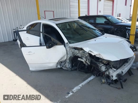 ✅ 2007 Mazda 3 S Touring • VIN: JM1BK324471663158 • Lot: 42575124. Wystawiony na IAAI z przebiegiem 160 938 mil. Bezpłatny archiwum sprzedaży aukcyjnych z USA i szczegółowy raport historii pojazdu na DreamBid. Zdjęcie 6.