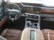 ✅ 2022 GMC Sierra 1500 Denali Ultimate • VIN: 1GTUUHET3NZ627074 • Лот: 73343694. Опубликован ранее на Copart с пробегом 57 307 миль. Бесплатный доступ к архиву аукционных продаж из США и подробный отчёт об истории автомобиля на DreamBid. Изображение 8.