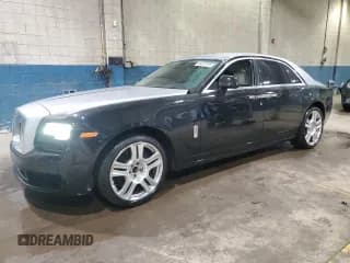 ✅ 2018 Rolls-Royce Ghost • VIN: SCA664S50JUX54364 • Lot: 46677515. Wystawiony na Copart z przebiegiem 25 141 mil. Bezpłatny archiwum sprzedaży aukcyjnych z USA i szczegółowy raport historii pojazdu na DreamBid. Zdjęcie 1.