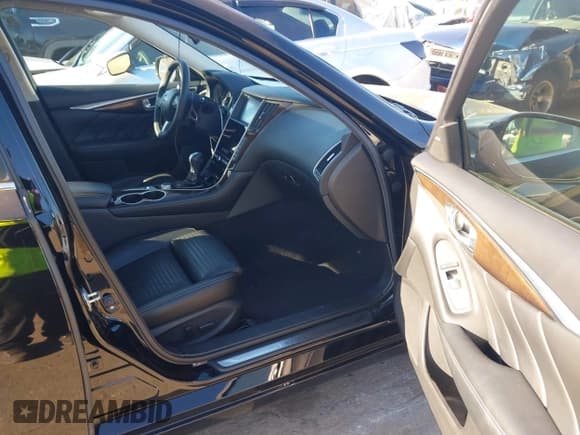 ✅ 2015 Infiniti Q50 Premium • VIN: JN1BV7AP6FM353880 • Lot: 43695162. Wystawiony na IAAI z przebiegiem 108 243 mil. Bezpłatny archiwum sprzedaży aukcyjnych z USA i szczegółowy raport historii pojazdu na DreamBid. Zdjęcie 5.