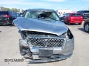 ✅ 2022 Lincoln Corsair Standard • VIN: 5LMCJ1C92NUL34355 • Lot: 41813479. Wystawiony na IAAI z przebiegiem 27 847 mil. Bezpłatny archiwum sprzedaży aukcyjnych z USA i szczegółowy raport historii pojazdu na DreamBid. Zdjęcie 13.