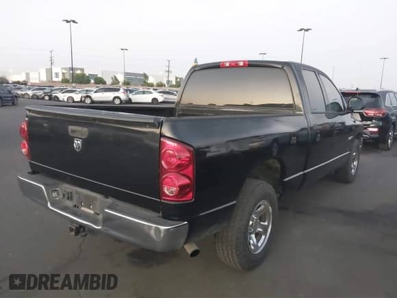 2008 Dodge 1500 SLT z VIN 1D7HA18N98S592915, wystawiony jako IAAI lot #43185591 z przebiegiem 150 584 mil mil oraz . Historia ofert i sprzedaży dostępna na DreamBid. Obrazek 4.