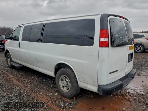 ✅ 2022 Chevrolet Express Passenger LS • VIN: 1GAZGNFP2N1189121 • Lot: 94598765. Listed on Copart with 41,854 mi. Free auction sales archive from the USA and detailed vehicle history report at DreamBid. Image 2.