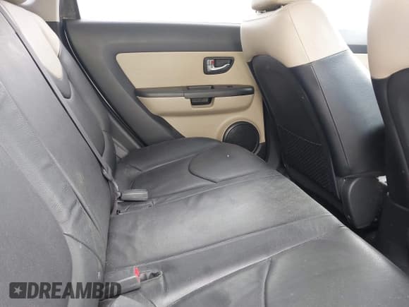 ✅ 2013 Kia Soul + • VIN: KNDJT2A6XD7553147 • Lot: 41505780. Wystawiony na IAAI z przebiegiem 73 124 mil. Bezpłatny archiwum sprzedaży aukcyjnych z USA i szczegółowy raport historii pojazdu na DreamBid. Zdjęcie 8.