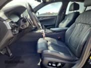 ✅ 2020 BMW 5 Series M550i xDrive • VIN: WBAJS7C02LCD05408 • Lot: 60268875. Wystawiony na Copart z przebiegiem 30 062 mil. Bezpłatny archiwum sprzedaży aukcyjnych z USA i szczegółowy raport historii pojazdu na DreamBid. Zdjęcie 7.