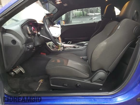 ✅ 2021 Dodge Challenger R/T Scat Pack • VIN: 2C3CDZFJ0MH583617 • Lot: 82953043. Wystawiony na Copart z przebiegiem 24 673 mil. Bezpłatny archiwum sprzedaży aukcyjnych z USA i szczegółowy raport historii pojazdu na DreamBid. Zdjęcie 7.