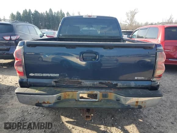 2006 Chevrolet Silverado 1500 LS z VIN 2GCEK19B761349793, wystawiony jako Copart lot #81823174 z przebiegiem 120 358 mil mil oraz Czysty tytuł • Clean title. Historia ofert i sprzedaży dostępna na DreamBid. Obrazek 6.