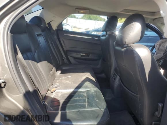 ✅ 2010 Chrysler 300 C Hemi • VIN: 2C3CA6CT9AH211329 • Лот: 69055285. Опубликован ранее на Copart с пробегом Не указан. Бесплатный доступ к архиву аукционных продаж из США и подробный отчёт об истории автомобиля на DreamBid. Изображение 10.