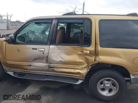 ✅ 1998 Ford Explorer XL • VIN: 1FMZU32X1WZA93411 • Lot: 41368427. Listed on IAAI with 237,756 mi. Free auction sales archive from the USA and detailed vehicle history report at DreamBid. Image 15.