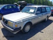 ✅ 1989 Volvo 240 DL • VIN: YV1AX8852K1834731 • Lot: 42278781. Wystawiony na IAAI z przebiegiem 288 726 mil. Bezpłatny archiwum sprzedaży aukcyjnych z USA i szczegółowy raport historii pojazdu na DreamBid. Zdjęcie 2.