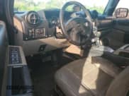 ✅ 2005 Hummer H2 SUV • VIN: 5GRGN23UX5H118848 • Лот: 71882334. Опубликован ранее на Copart с пробегом 147 976 миль. Бесплатный доступ к архиву аукционных продаж из США и подробный отчёт об истории автомобиля на DreamBid. Изображение 8.