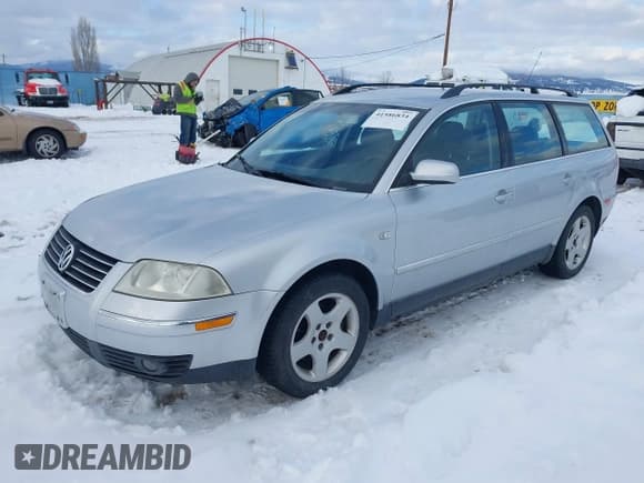 ✅ 2001 Volkswagen Passat • VIN: WVWXH63B21E230263 • Лот: 41586834. Опубликован ранее на IAAI с пробегом 137 092 миль. Бесплатный доступ к архиву аукционных продаж из США и подробный отчёт об истории автомобиля на DreamBid. Изображение 2.