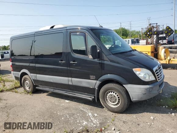 ✅ 2011 Freightliner Sprinter • VIN: WCDPE7CC3B5569920 • Лот: 59002805. Опубликован ранее на Copart с пробегом 117 006 миль. Бесплатный доступ к архиву аукционных продаж из США и подробный отчёт об истории автомобиля на DreamBid. Изображение 4.