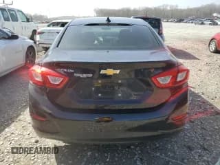 ✅ 2018 Chevrolet Cruze LS • VIN: 1G1BC5SM8J7240508 • Lot: 41692483. Wystawiony na Copart z przebiegiem 93 437 mil. Bezpłatny archiwum sprzedaży aukcyjnych z USA i szczegółowy raport historii pojazdu na DreamBid. Zdjęcie 6.
