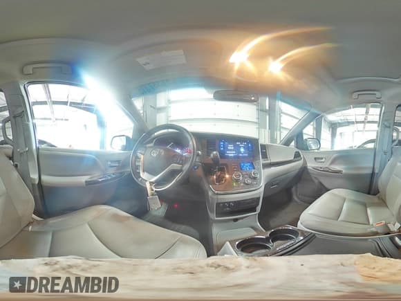 ✅ 2017 Toyota Sienna XLE • VIN: 5TDDZ3DCXHS154396 • Lot: 91387315. Listed on Copart with 71,391 mi. Free auction sales archive from the USA and detailed vehicle history report at DreamBid. Image 15.