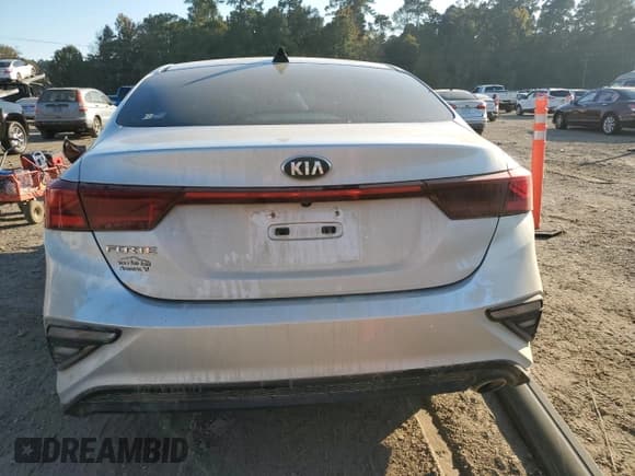 ✅ 2019 Kia Forte LXS • VIN: 3KPF24AD2KE116341 • Lot: 91979855. Listed on Copart with 121,984 mi. Free auction sales archive from the USA and detailed vehicle history report at DreamBid. Image 6.