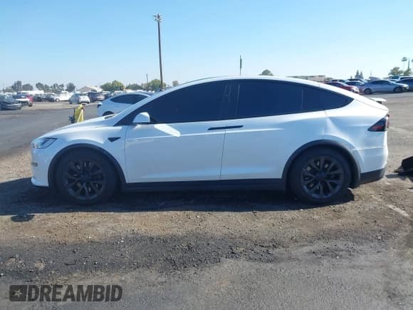 ✅ 2022 Tesla Model X • VIN: 7SAXCAE54NF362277 • Lot: 43643635. Wystawiony na IAAI z przebiegiem 53 073 mil. Bezpłatny archiwum sprzedaży aukcyjnych z USA i szczegółowy raport historii pojazdu na DreamBid. Zdjęcie 15.