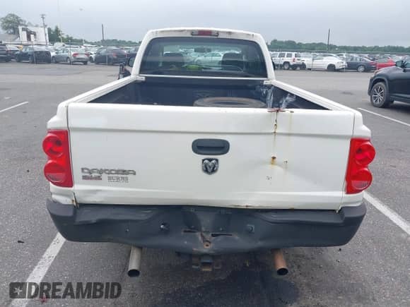 2008 Dodge Dakota z VIN 1D3HW32K78S638626, wystawiony jako IAAI lot #42751682 z przebiegiem 196 727 mil mil oraz . Historia ofert i sprzedaży dostępna na DreamBid. Obrazek 6.