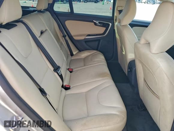 ✅ 2017 Volvo V60 • VIN: YV440MWKXH1035424 • Lot: 94342985. Wystawiony na Copart z przebiegiem 101 003 mil. Bezpłatny archiwum sprzedaży aukcyjnych z USA i szczegółowy raport historii pojazdu na DreamBid. Zdjęcie 11.