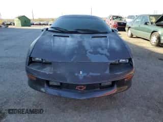 1993 Chevrolet Camaro Z28 z VIN 2G1FP22P3P2123742, wystawiony jako Copart lot #51000925 z przebiegiem 124 609 mil mil oraz Czysty tytuł • Clean title. Historia ofert i sprzedaży dostępna na DreamBid. Obrazek 5.