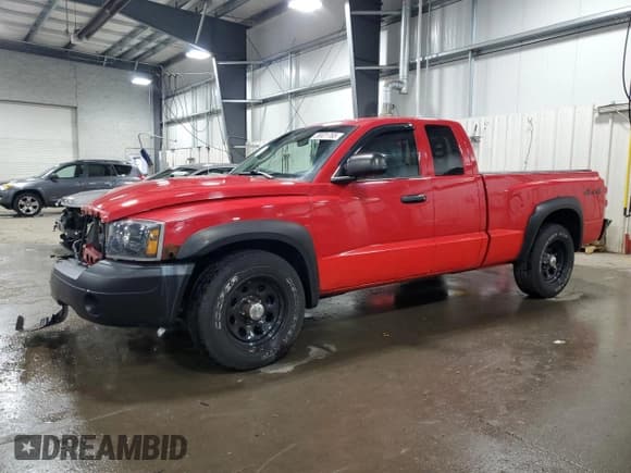 ✅ 2005 Dodge Dakota SLT • VIN: 1D7HW42N85S306270 • Lot: 55631765. Listed on Copart with 111,577 mi. Free auction sales archive from the USA and detailed vehicle history report at DreamBid. Image 1.