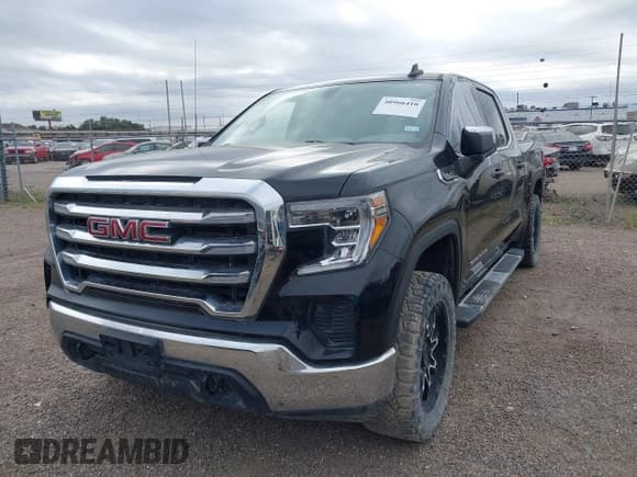 ✅ 2020 GMC Sierra 1500 SLE • VIN: 3GTU9BED3LG225804 • Лот: 40966410. Опубликован ранее на IAAI с пробегом 45 000 миль. Бесплатный доступ к архиву аукционных продаж из США и подробный отчёт об истории автомобиля на DreamBid. Изображение 2.