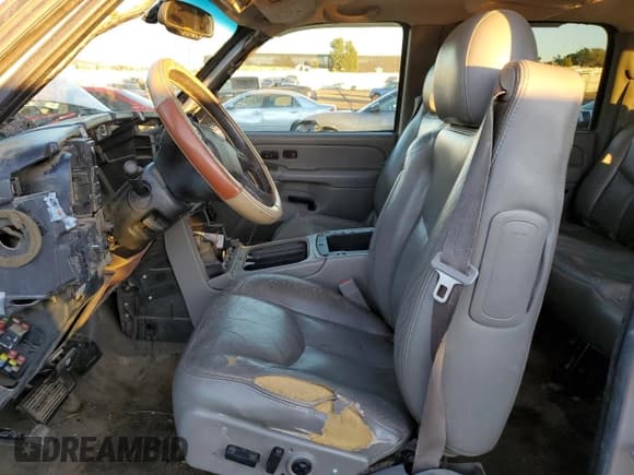 ✅ 2005 Chevrolet Suburban LT • VIN: 1GNFK16Z15J115540 • Лот: 81963804. Опубликован ранее на Copart с пробегом Не указан. Бесплатный доступ к архиву аукционных продаж из США и подробный отчёт об истории автомобиля на DreamBid. Изображение 7.