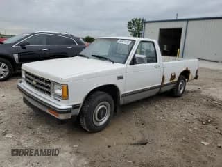 ✅ 1985 Chevrolet S-10 • VIN: 1GCCS14B0F2217537 • Лот: 54931415. Опубликован ранее на Copart с пробегом 453 455 миль. Бесплатный доступ к архиву аукционных продаж из США и подробный отчёт об истории автомобиля на DreamBid. Изображение 1.
