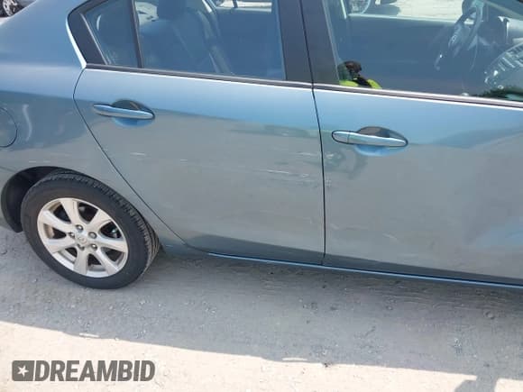 ✅ 2010 Mazda 3 i Sport • VIN: JM1BL1SG8A1176838 • Lot: 42868374. Listed on IAAI with 87,675 mi. Free auction sales archive from the USA and detailed vehicle history report at DreamBid. Image 12.