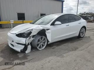 ✅ 2022 Tesla Model 3 • VIN: 5YJ3E1EA5NF348293 • Lot: 85338805. Wystawiony na Copart z przebiegiem 55 628 mil. Bezpłatny archiwum sprzedaży aukcyjnych z USA i szczegółowy raport historii pojazdu na DreamBid. Zdjęcie 1.