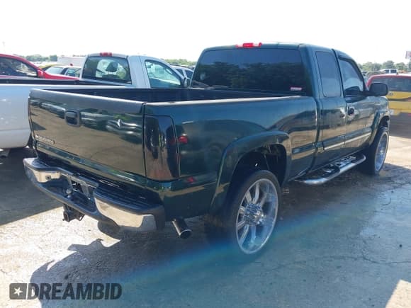 ✅ 2003 Chevrolet Silverado 2500HD LS • VIN: 1GCHC29U03E166456 • Lot: 42236591. Wystawiony na IAAI z przebiegiem Nie podano. Bezpłatny archiwum sprzedaży aukcyjnych z USA i szczegółowy raport historii pojazdu na DreamBid. Zdjęcie 4.