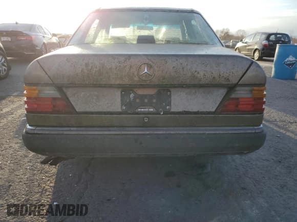 ✅ 1990 Mercedes-Benz 260 • VIN: WDBEA26D8LB226481 • Лот: 79699094. Опубликован ранее на Copart с пробегом 197 582 миль. Бесплатный доступ к архиву аукционных продаж из США и подробный отчёт об истории автомобиля на DreamBid. Изображение 6.