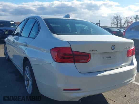 ✅ 2016 BMW 3 Series 320i xDrive • VIN: WBA8A3C58GK689368 • Lot: 43678330. Listed on IAAI with 138,091 mi. Free auction sales archive from the USA and detailed vehicle history report at DreamBid. Image 3.