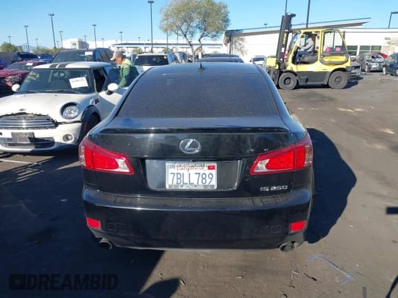 ✅ 2011 Lexus IS 250 • VIN: JTHBF5C2XB5146282 • Лот: 43479930. Опубликован ранее на IAAI с пробегом 140 586 миль. Бесплатный доступ к архиву аукционных продаж из США и подробный отчёт об истории автомобиля на DreamBid. Изображение 17.