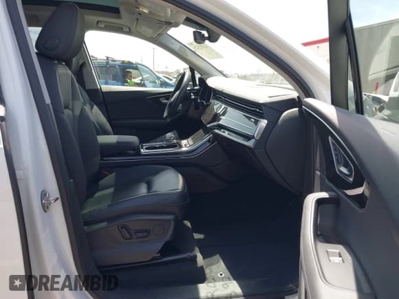 ✅ 2023 Audi Q7 Premium Plus • VIN: WA1LXBF79PD010404 • Lot: 42207521. Listed on IAAI with 30,589 mi. Free auction sales archive from the USA and detailed vehicle history report at DreamBid. Image 5.