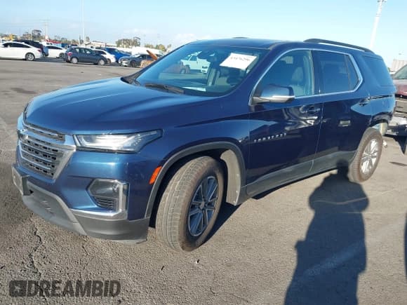 ✅ 2022 Chevrolet Traverse LT Cloth • VIN: 1GNERGKW4NJ176791 • Lot: 43476296. Wystawiony na IAAI z przebiegiem 110 620 mil. Bezpłatny archiwum sprzedaży aukcyjnych z USA i szczegółowy raport historii pojazdu na DreamBid. Zdjęcie 2.