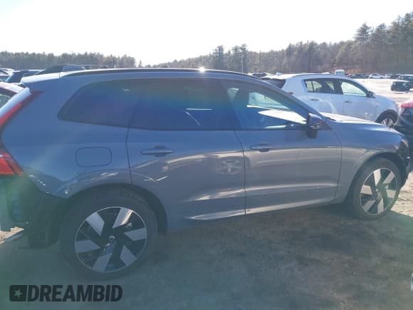 ✅ 2024 Volvo XC60 Plus Dark Theme • VIN: YV4H60DL0R1918759 • Lot: 41495835. Listed on IAAI with 3,277 mi. Free auction sales archive from the USA and detailed vehicle history report at DreamBid. Image 13.