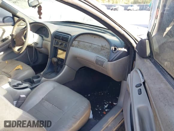 ✅ 2000 Ford Mustang GT • VIN: 1FAFP45X1YF180980 • Lot: 43727188. Wystawiony na IAAI z przebiegiem 125 222 mil. Bezpłatny archiwum sprzedaży aukcyjnych z USA i szczegółowy raport historii pojazdu na DreamBid. Zdjęcie 5.