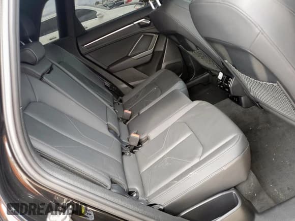 ✅ 2024 Audi Q3 S line Premium Plus • VIN: WA1EECF39R1163600 • Lot: 85544275. Wystawiony na Copart z przebiegiem 18 547 mil. Bezpłatny archiwum sprzedaży aukcyjnych z USA i szczegółowy raport historii pojazdu na DreamBid. Zdjęcie 11.