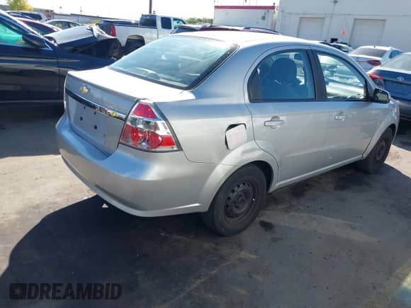 2010 Chevrolet Aveo 1LT z VIN KL1TD5DE1AB072875, wystawiony jako IAAI lot #43335385 z przebiegiem 149 819 mil mil oraz . Historia ofert i sprzedaży dostępna na DreamBid. Obrazek 4.