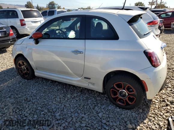 ✅ 2014 FIAT 500e • VIN: 3C3CFFGE6ET172872 • Lot: 90810955. Wystawiony na Copart z przebiegiem 54 448 mil. Bezpłatny archiwum sprzedaży aukcyjnych z USA i szczegółowy raport historii pojazdu na DreamBid. Zdjęcie 2.