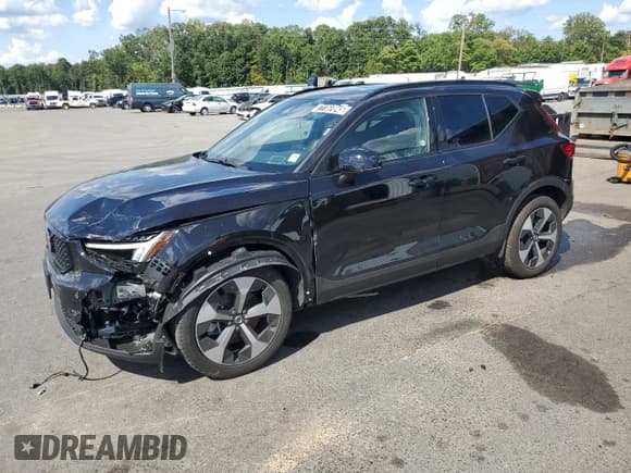 ✅ 2025 Volvo XC40 Plus Dark Theme • VIN: YV4L12UCXS2575995 • Lot: 71167045. Listed on Copart with 7,306 mi. Free auction sales archive from the USA and detailed vehicle history report at DreamBid. Image 1.