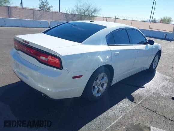 ✅ 2013 Dodge Charger SE • VIN: 2C3CDXBG7DH503079 • Lot: 43632194. Wystawiony na IAAI z przebiegiem 177 548 mil. Bezpłatny archiwum sprzedaży aukcyjnych z USA i szczegółowy raport historii pojazdu na DreamBid. Zdjęcie 4.