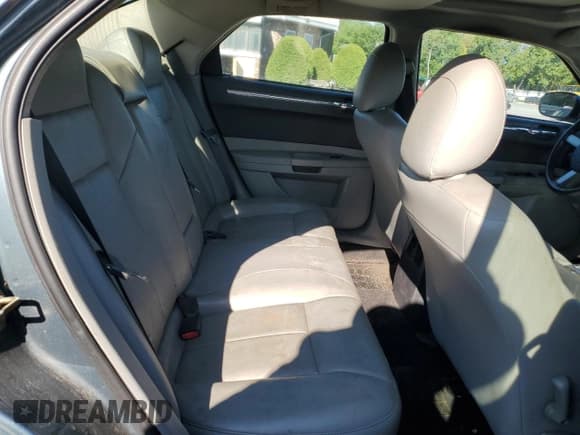 ✅ 2006 Chrysler 300 Touring • VIN: 2C3KK53G06H375257 • Lot: 70729625. Listed on Copart with 121,755 mi. Free auction sales archive from the USA and detailed vehicle history report at DreamBid. Image 10.