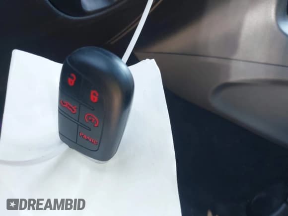 ✅ 2015 Jeep Grand Cherokee Altitude • VIN: 1C4RJFAG9FC603247 • Lot: 43353212. Wystawiony na IAAI z przebiegiem 140 457 mil. Bezpłatny archiwum sprzedaży aukcyjnych z USA i szczegółowy raport historii pojazdu na DreamBid. Zdjęcie 11.