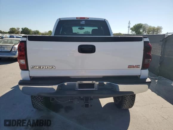 ✅ 2007 GMC Sierra 2500HD SLE1 • VIN: 1GTHK29U77E194327 • Лот: 48697575. Опубликован ранее на Copart с пробегом 263 004 миль. Бесплатный доступ к архиву аукционных продаж из США и подробный отчёт об истории автомобиля на DreamBid. Изображение 6.