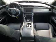 ✅ 2016 Jaguar XF 35t Premium • VIN: SAJBJ4BV6GCY18106 • Lot: 70354565. Wystawiony na Copart z przebiegiem 107 930 mil. Bezpłatny archiwum sprzedaży aukcyjnych z USA i szczegółowy raport historii pojazdu na DreamBid. Zdjęcie 8.